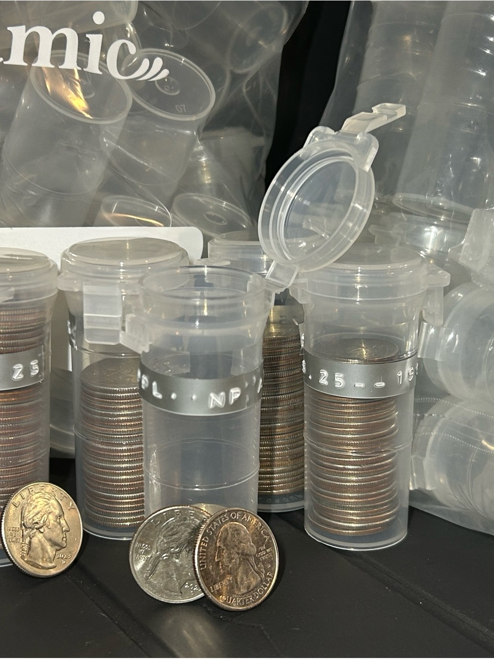 Coin  collection starter kit includes 40 snap lid .25c /1usd   dollar coin